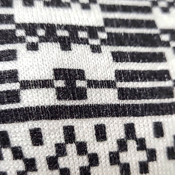 Cleo Petites Long Seeve Black and White Sweater - Picture 2 of 6